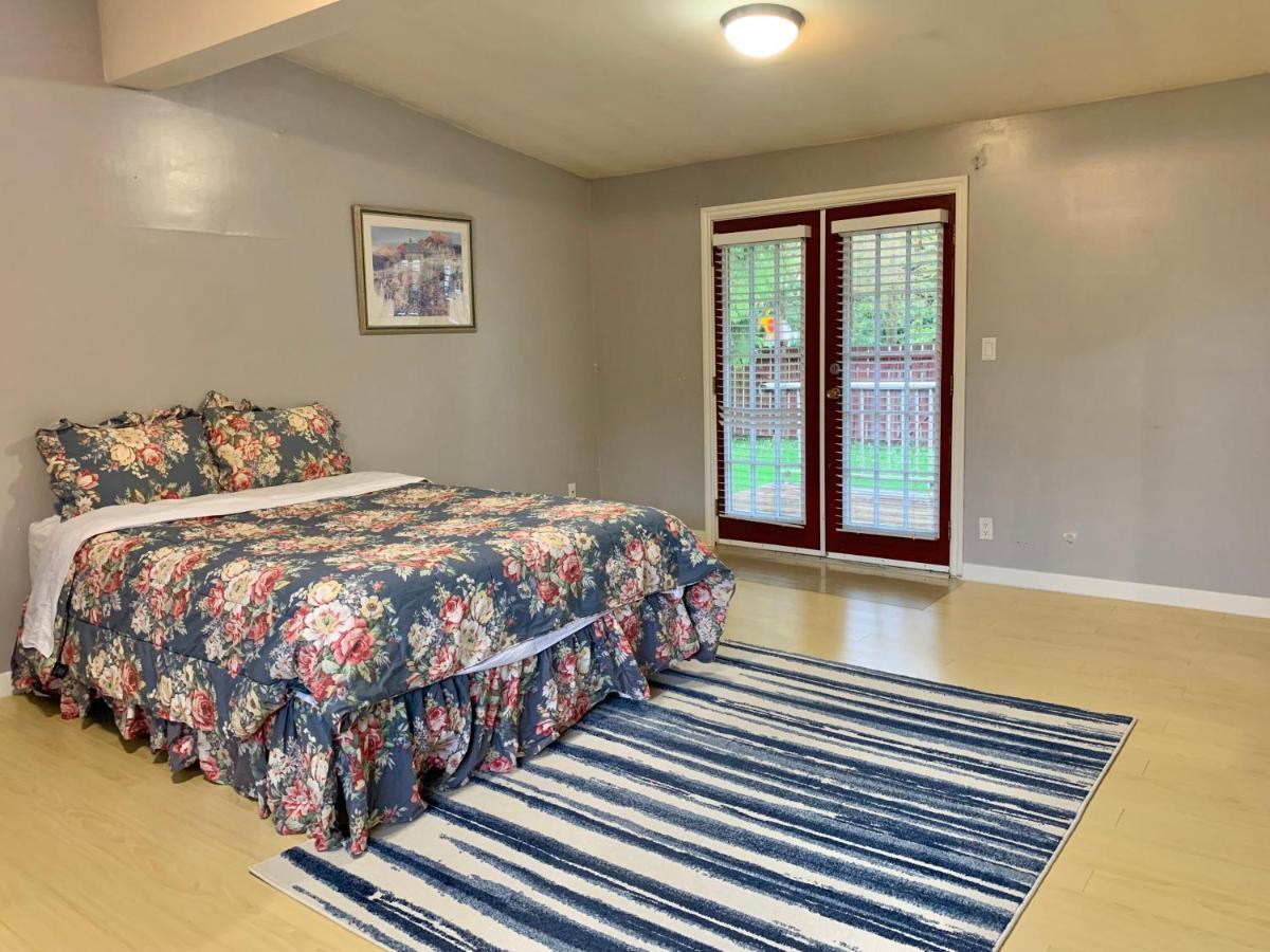 Whole Suite To Yourself At Coquitlam Centre! Port Coquitlam Kültér fotó