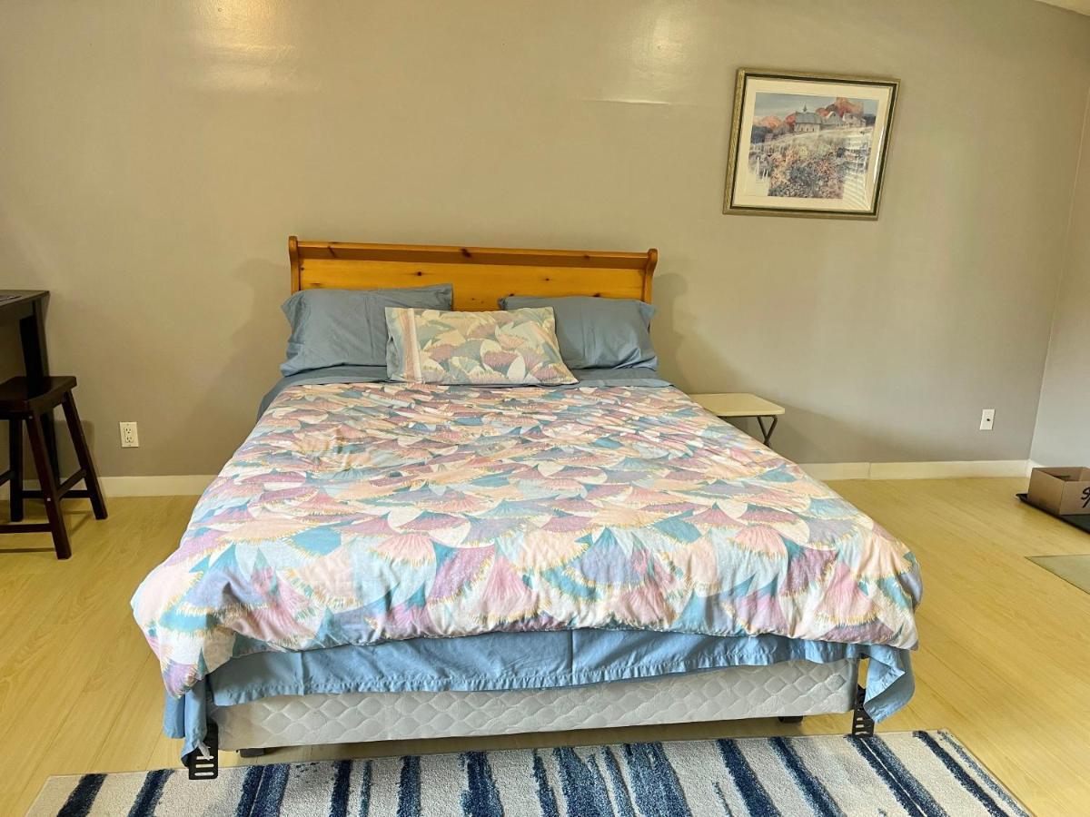 Whole Suite To Yourself At Coquitlam Centre! Port Coquitlam Kültér fotó