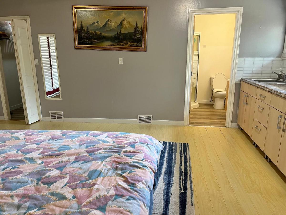 Whole Suite To Yourself At Coquitlam Centre! Port Coquitlam Kültér fotó